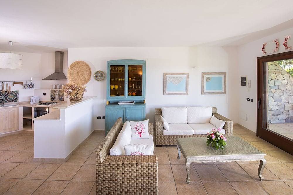 Foto 11 von 30: Villa in Chia. Privater Infinity-Pool und Garten, 500 m vom Meer entfernt. Großartiges Panorama