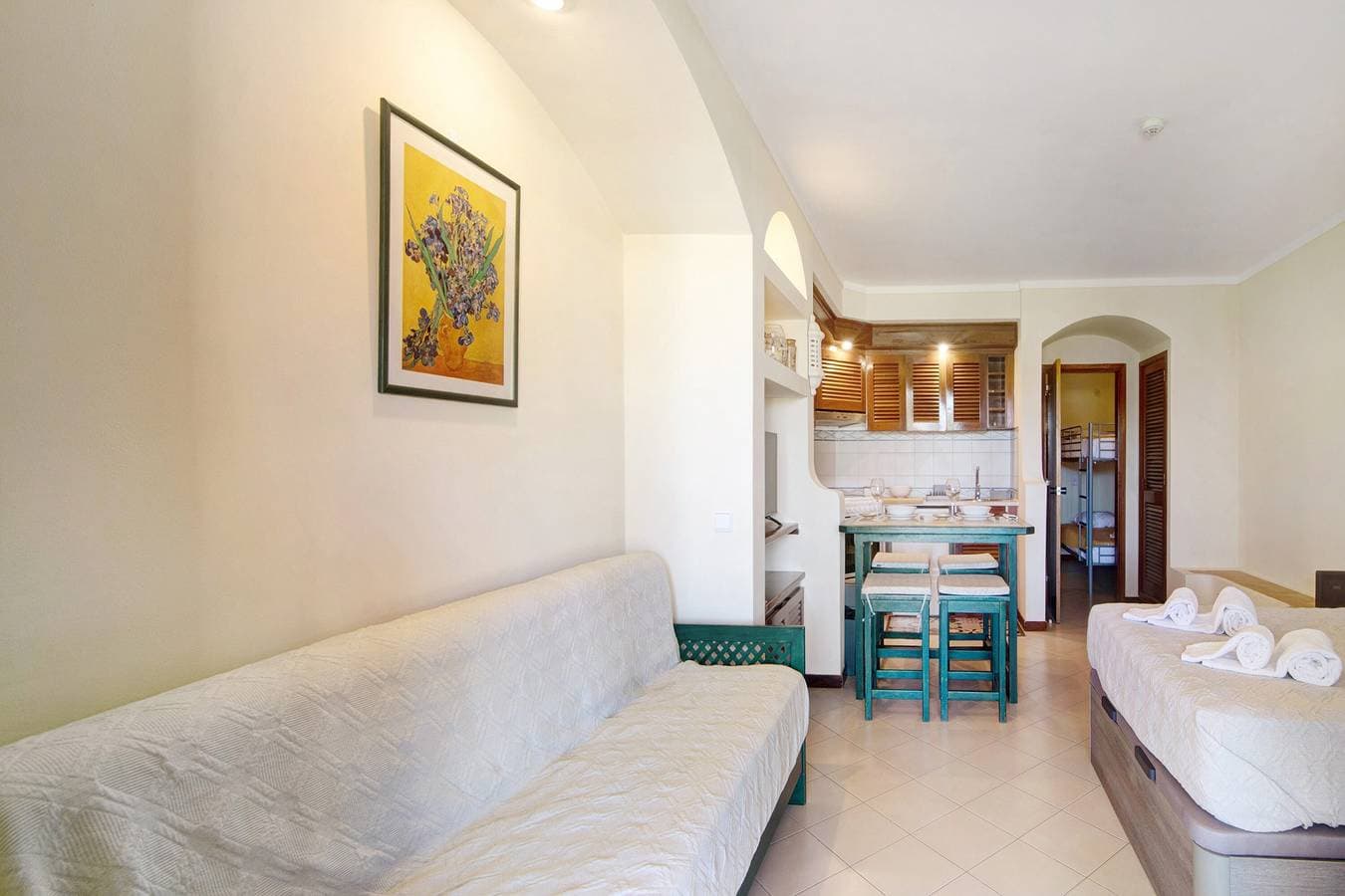 Foto 5 von 22: Studio "Belavista House" mit Privater Terrasse, Gemeinschaftspool und WLAN