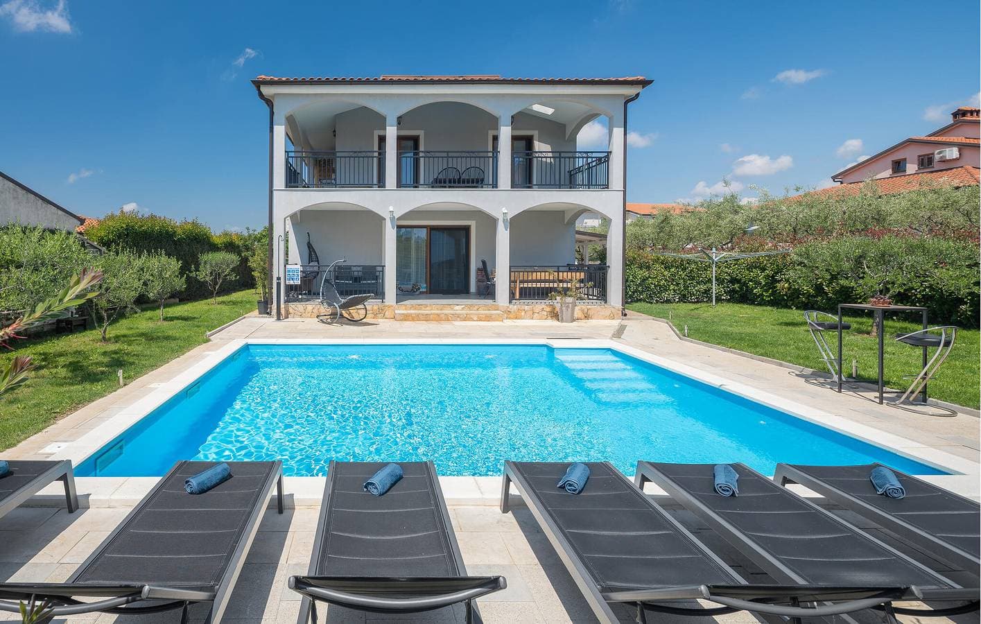 Foto 11 von 34: Modernes Apartment mit Pool, WLAN und Parkplatz in der Nähe des Stadtzentrums von Musalez