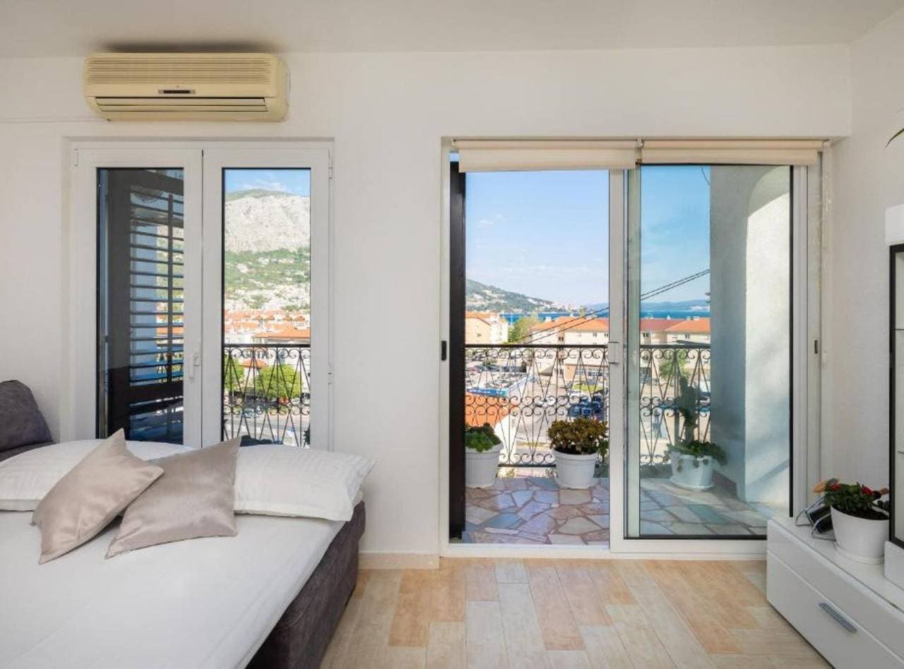 Foto 10 von 37: Apartment Adriatic Pearl - One Bedroom Apartment with Balcony and Sea View
