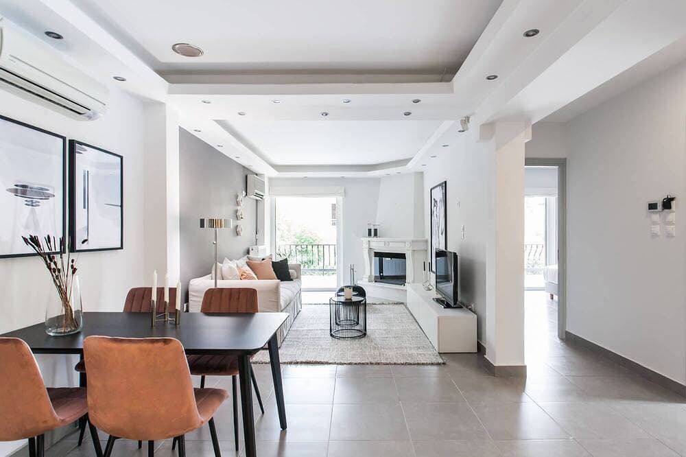 Modernisierte und geräumige 2Bd Wohnung in Chalandri 1