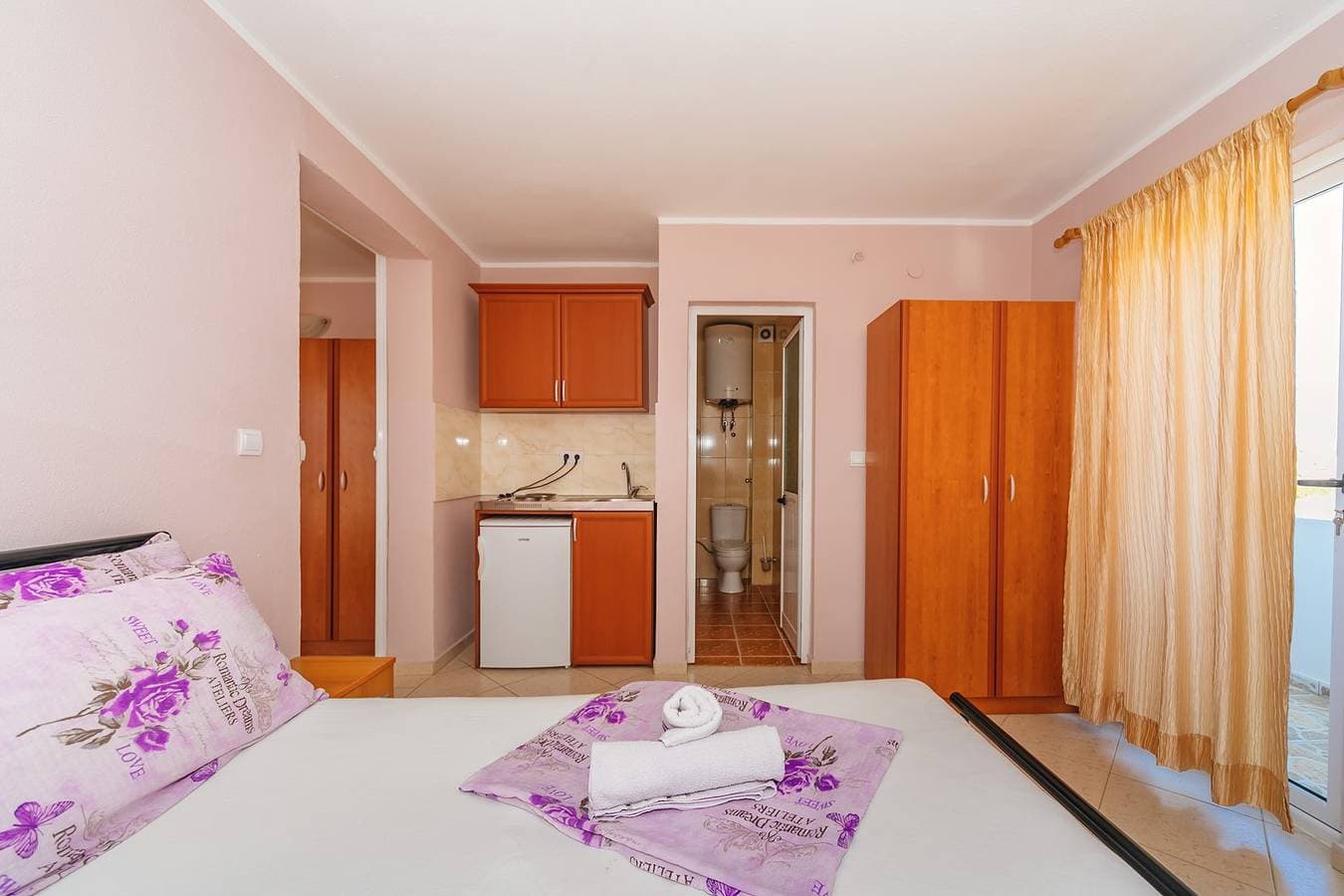 One Bedroom Apartment 1