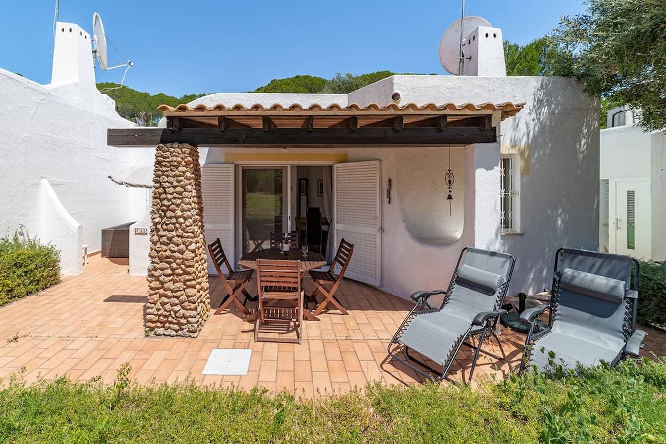 Foto 2 von 22: C22 Quinta do paraiso · Superbly Appointed And Fur