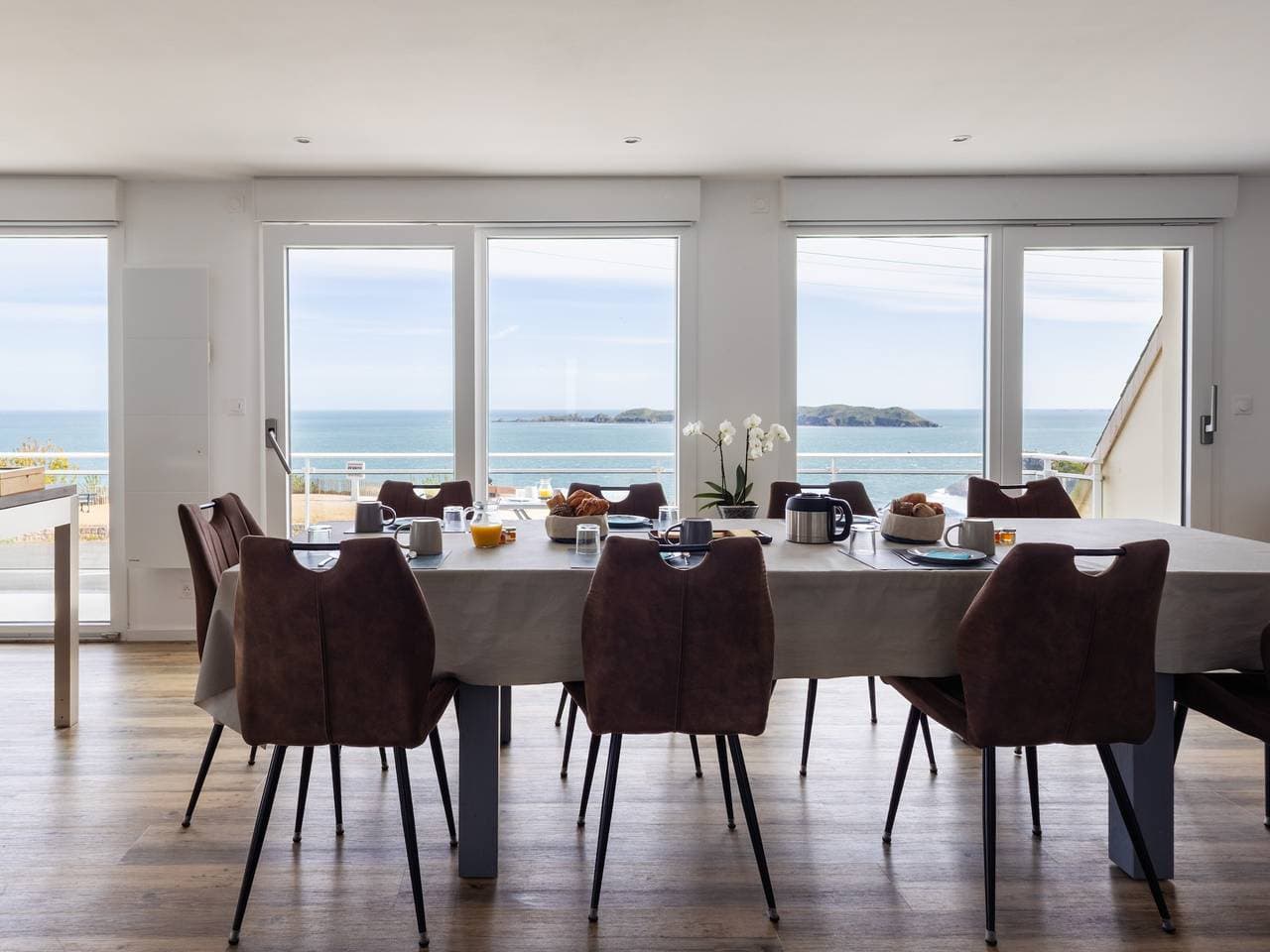 Foto 5 von 33: Gästezimmer Au Point de Vue „Zimmer Ile Bono“ – 2. Etage, Meerblick, WLAN