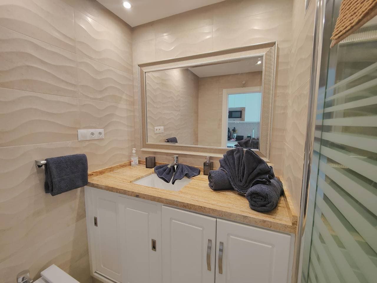 Foto 10 von 45: Ferienwohnung für 3 Personen mit Pool