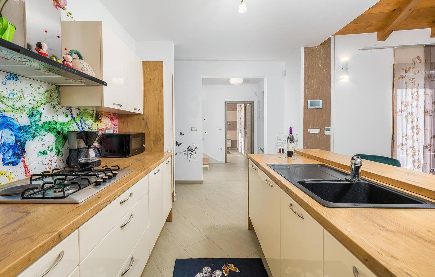 Foto 8 von 50: Geräumige 125 m² große Wohnung mit Pool, WLAN und Parkplatz
