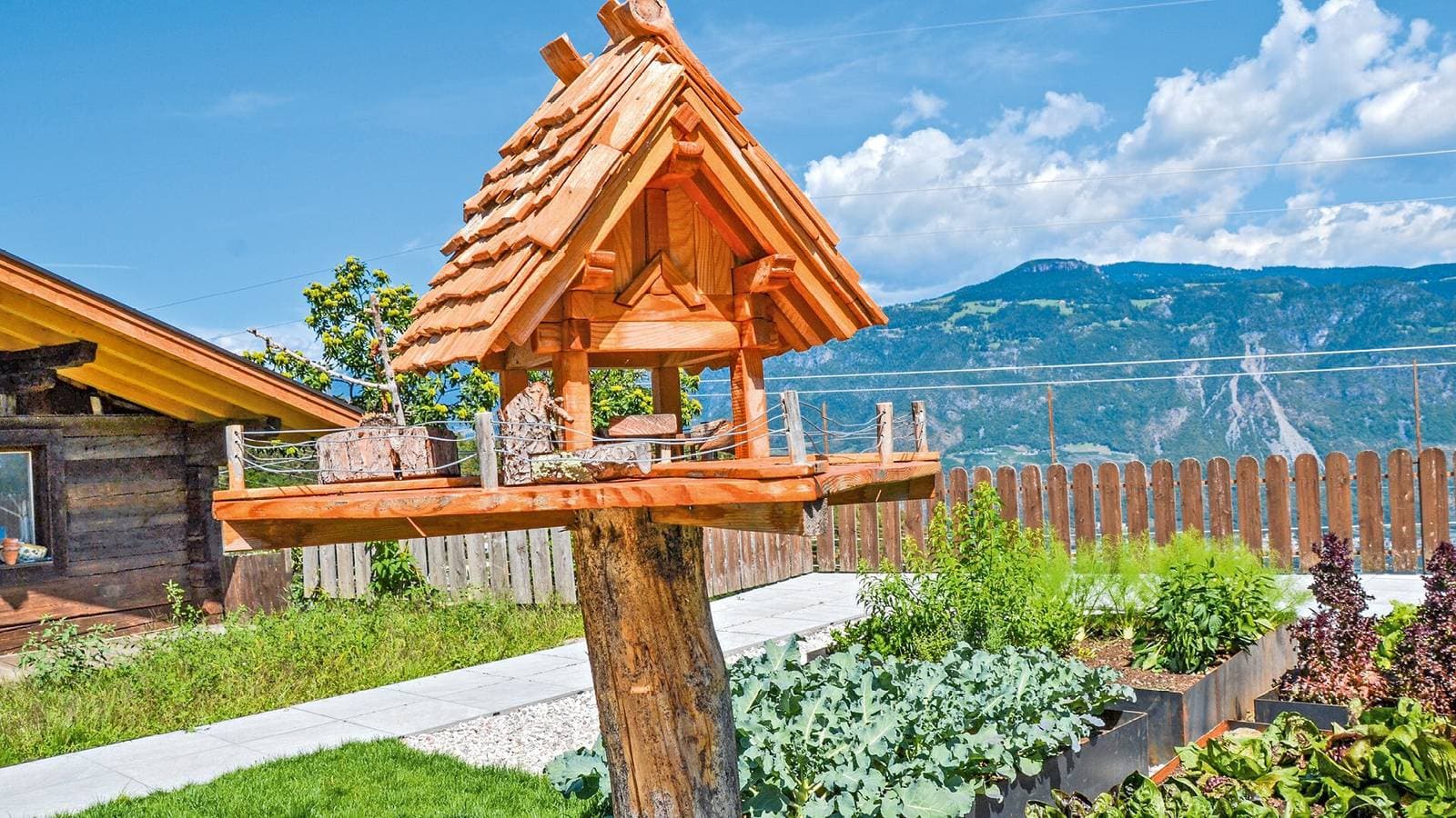 Foto 11 von 27: Ferienwohnung 'Residenz Sonnegg 5' mit Bergblick, Gemeinschaftspool und WLAN
