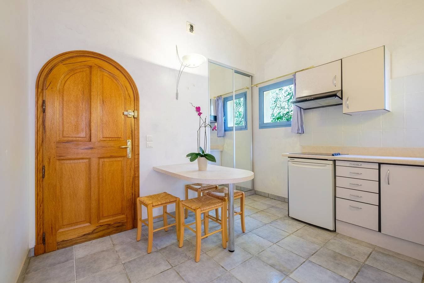 Foto 4 von 21: Villa „Numéro 2“ – Ruhige Lage, privater Pool & Highspeed-WLAN