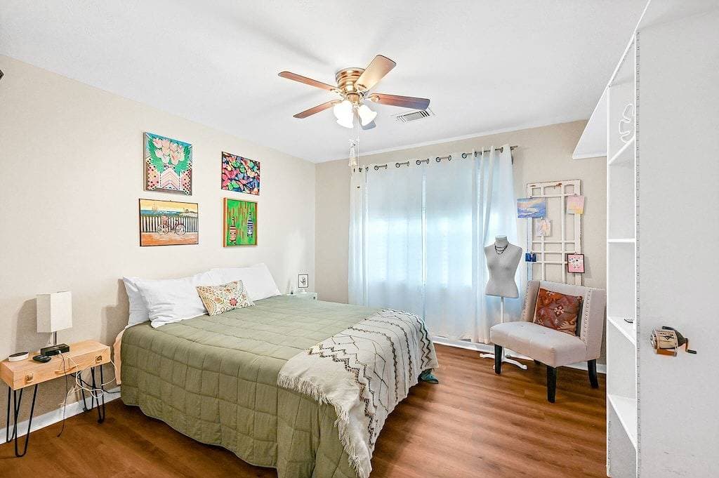 Large spacious home near Downton-Your Private 4Br Retreat 1