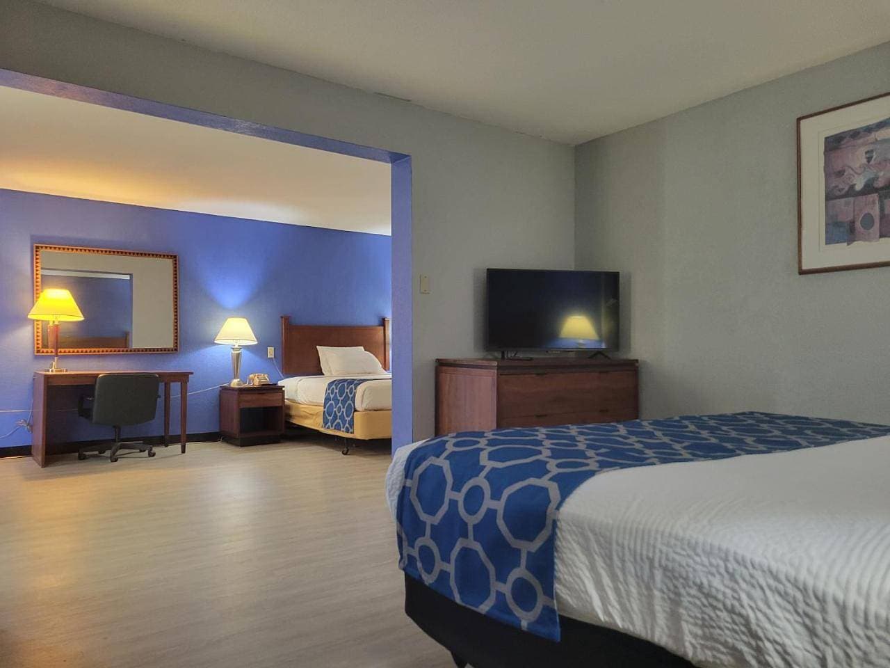 Foto 9 von 10: Deluxe Studio Suite with One King and One Queen Bed - Non-Smoking
