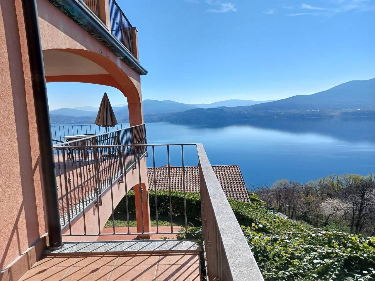 Wohnung in Oggebbio mit Blick auf den See 1