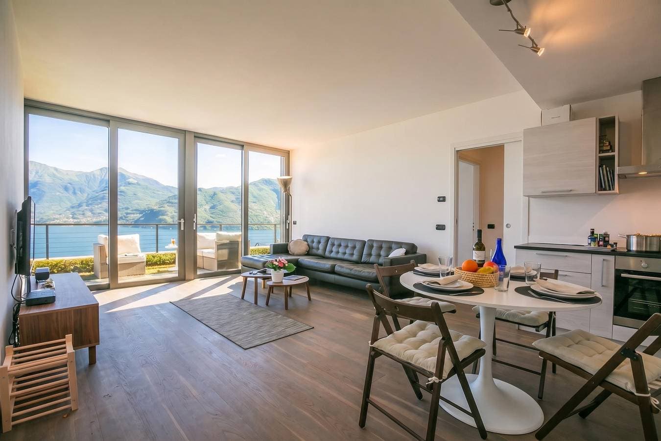 Foto 5 von 30: Penthouse-LakeView-AC-PrivateGarden