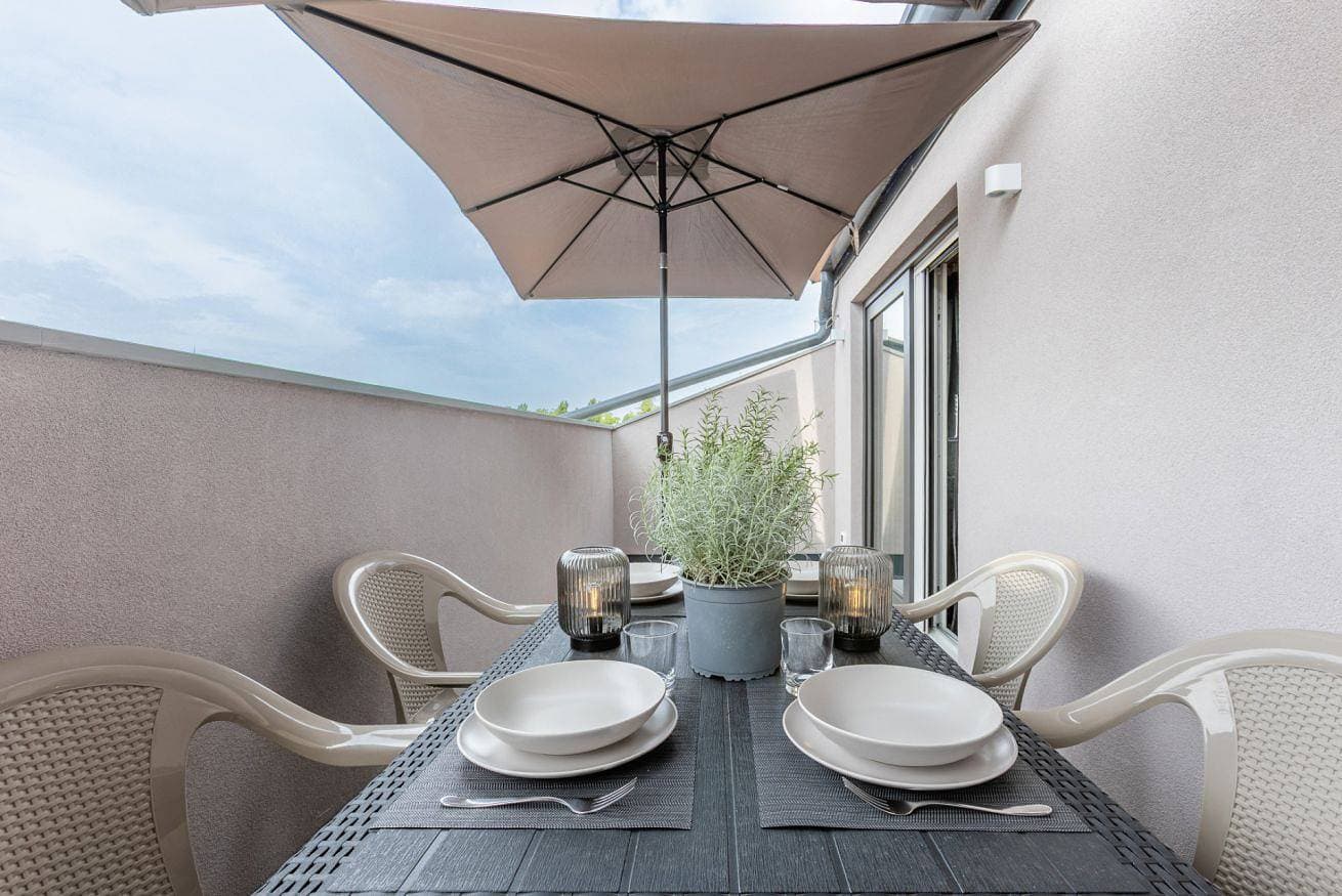 Foto 2 von 43: Ferienwohnung für 9 Personen mit Balkon