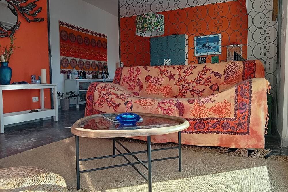 Villa close to the sea with terrace and free parking 1