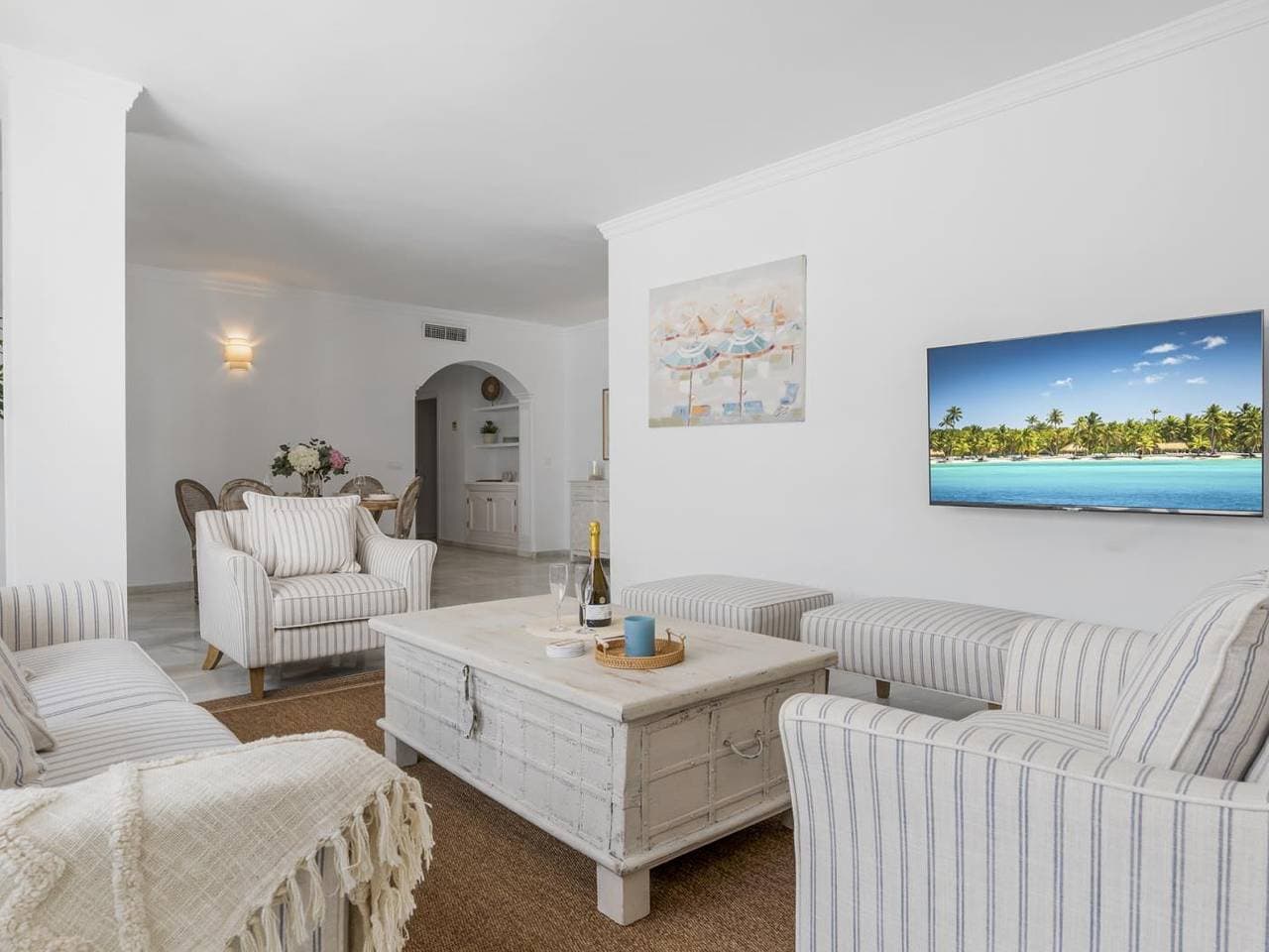 Foto 2 von 48: Ferienwohnung für 4 Personen mit Pool