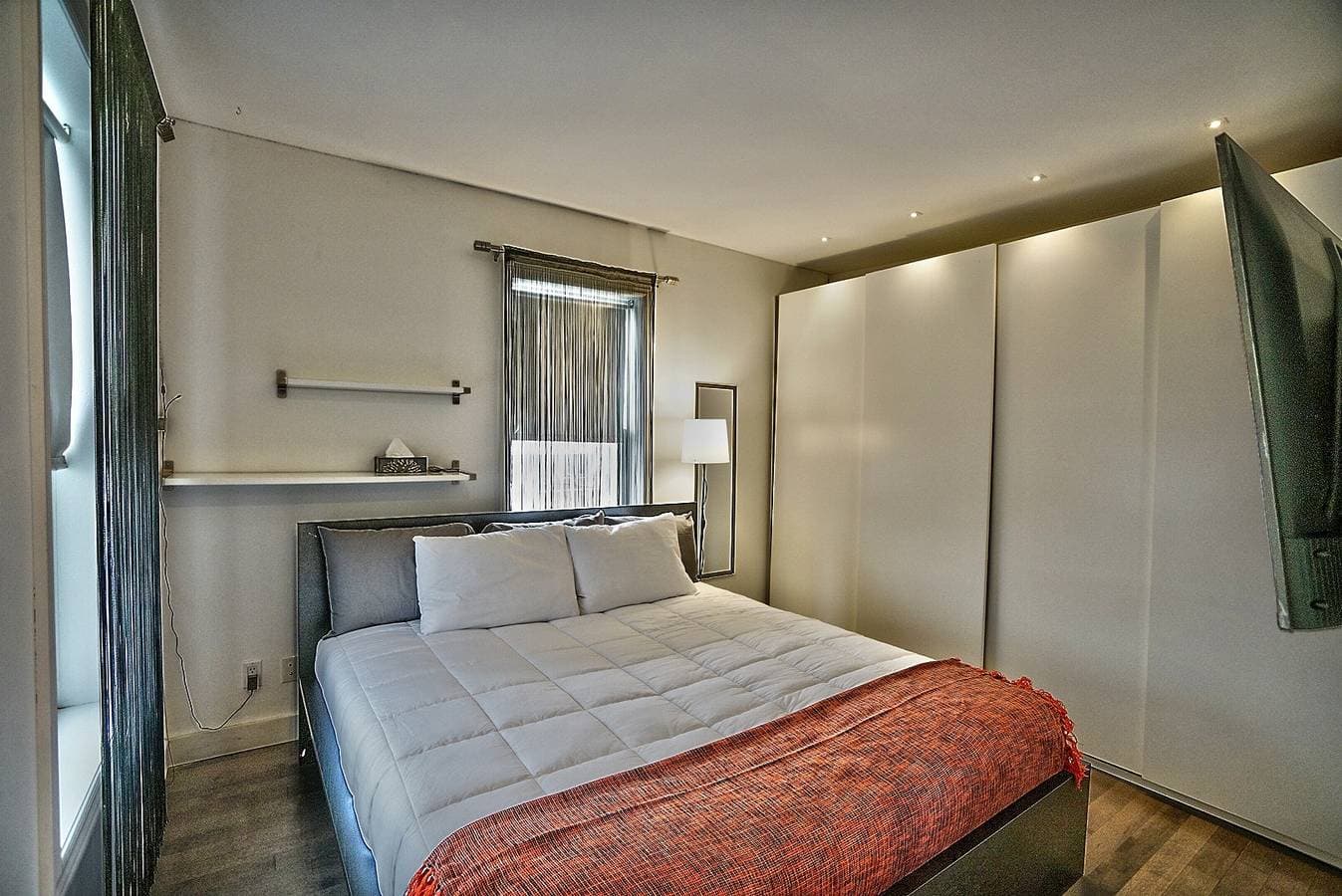 Foto 3 von 20: Downtown Sherby – zentral, Parkplatz, Kingsize-Bett, 3 Schlafplätze
