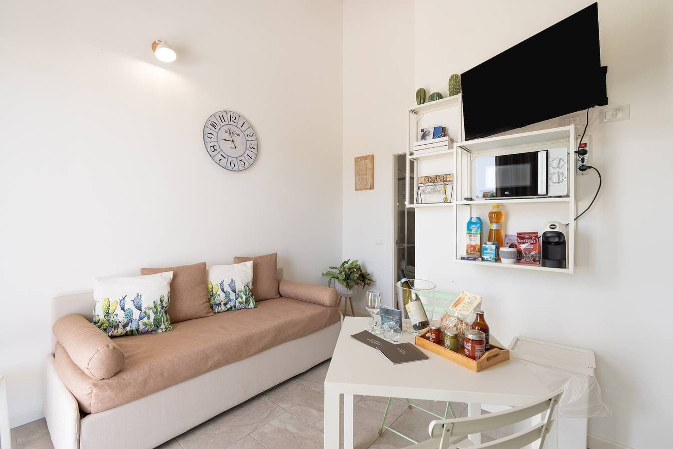 Foto 5 von 27: Ferienhaus 'Villa Gioberta, Fiori' mit Gemeinschaftspool, WLAN und Klimaanlage