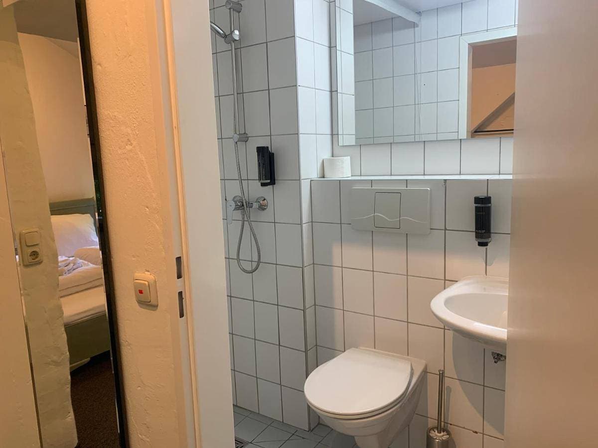 Foto 5 von 16: Double Room with Private Bathroom