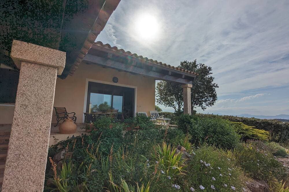 Foto 8 von 13: Casa Singola Immersa nel Verde con Vista Mare
