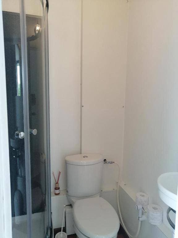 Foto 3 von 8: Double Room with Private Bathroom