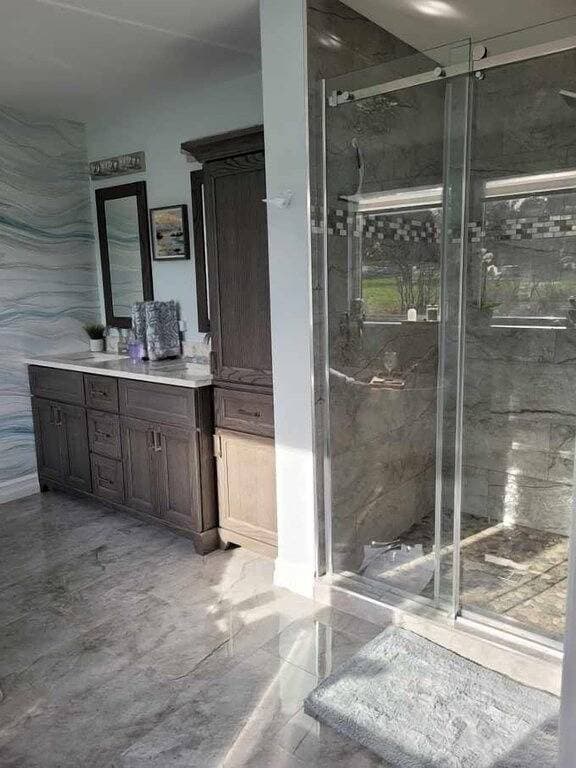 Foto 6 von 36: Breakwater...Oceanfront Executive Home w/hot tub overlooking Bay of Fundy