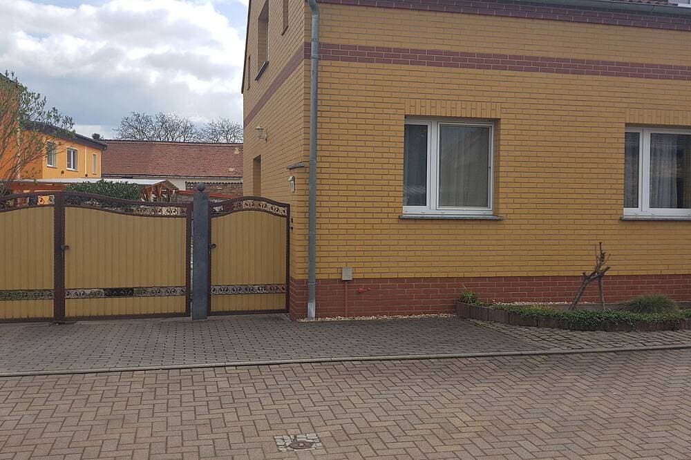 Convenient location, very close to the Goitzsche 1