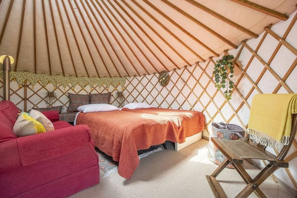 Foto 3 von 30: Luxury glamping with hot tub  - Valley View Yurt