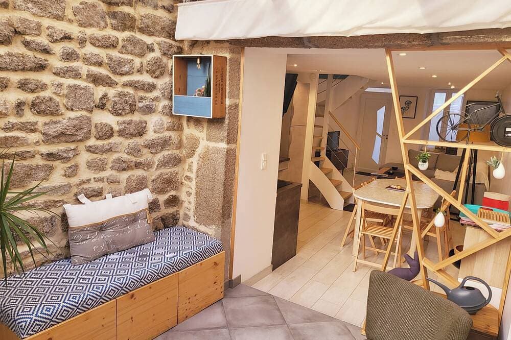 Héméra: House in the heart of Barfleur 1