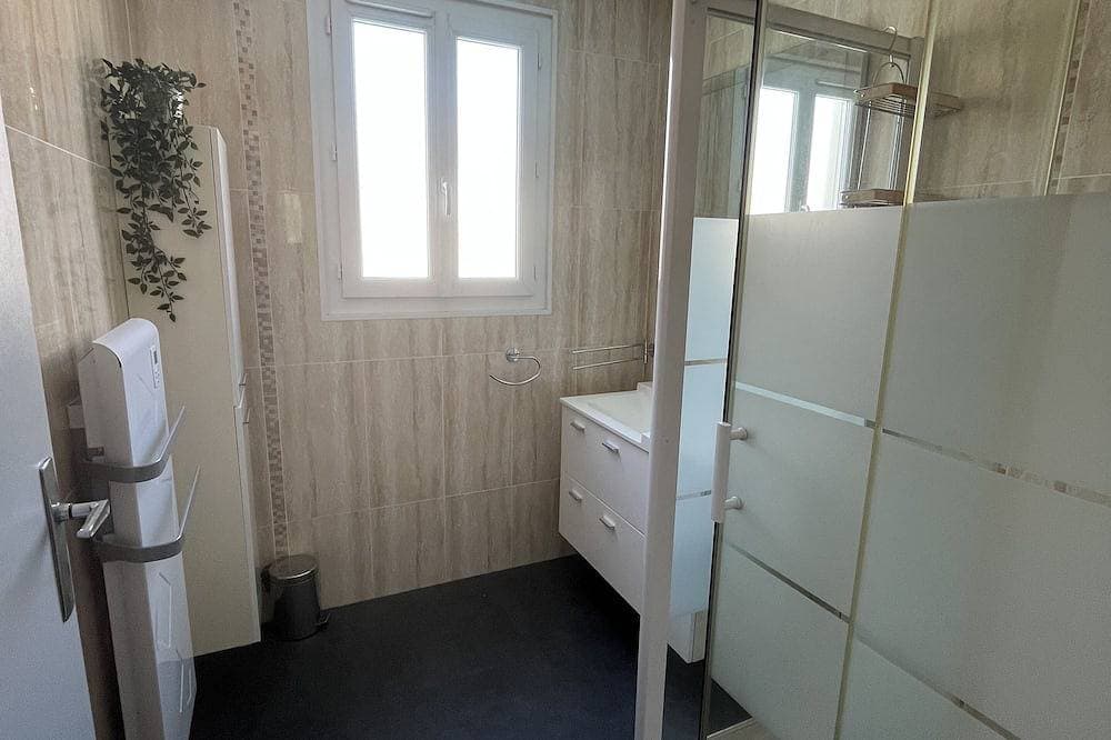 Foto 8 von 30: Superb upstairs villa with private garden and parking.