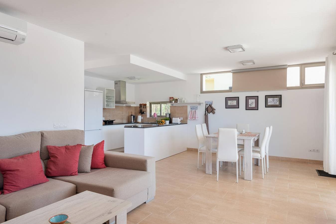 Foto 10 von 41: Garlanda 1 - Moderne Villa mit privatem Pool in der Nähe eines paradiesischen Strandes. Wifi gibt es gratis.