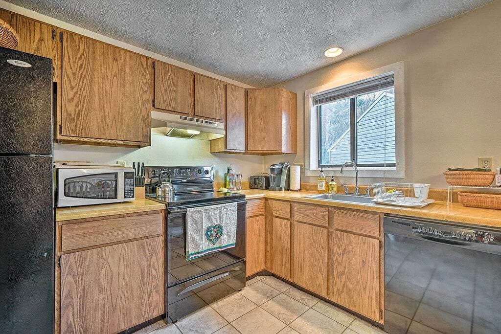 Foto 3 von 29: Dover Condo w/ Grill & Balcony: 3 Mi to Mt Snow!