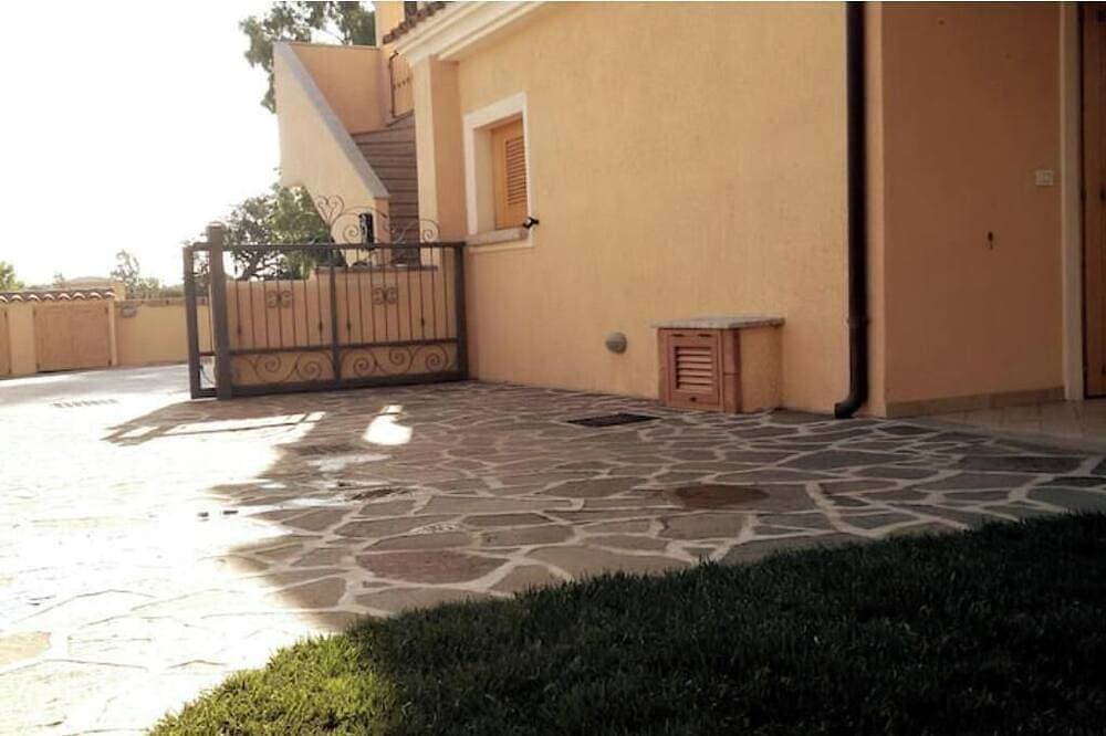 Foto 13 von 30: Apartment with Private Garden and Patio - Relaxation and Comfort Two Steps from the Sea