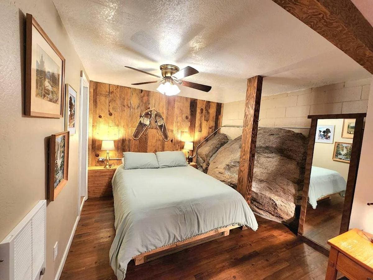 Bear Cave- Pet Friendly Suite in Shaver Lake 1