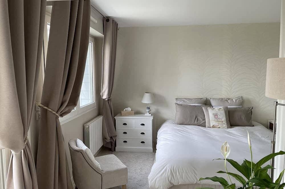Charming 2-room terrace ideally located in a quiet area - beautiful unobstructed view. 1
