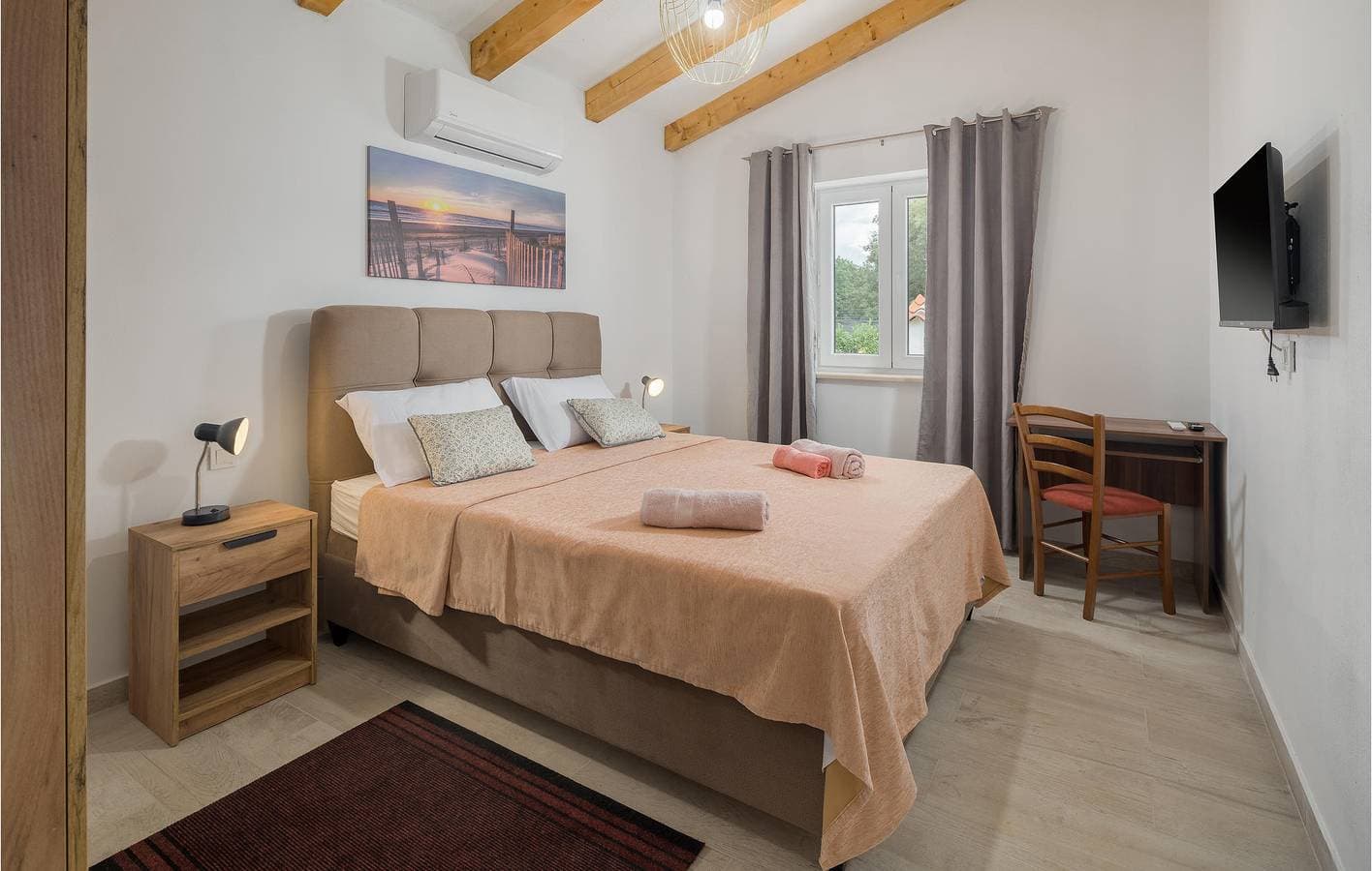Foto 12 von 35: Charmante 70 m² große Wohnung mit Terrasse, WLAN und Parkplatz in der Nähe des Stadtzentrums von Anzici