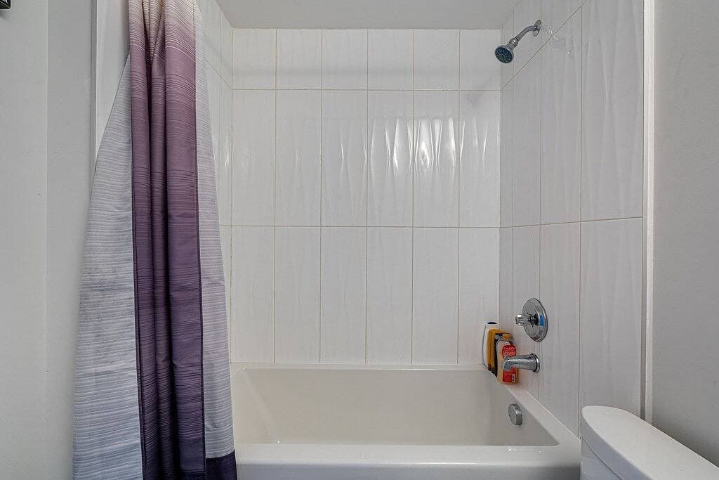 Foto 6 von 17: 1 Schlafzimmer + 1 Bad Riverside Bliss Wohnung in der Innenstadt