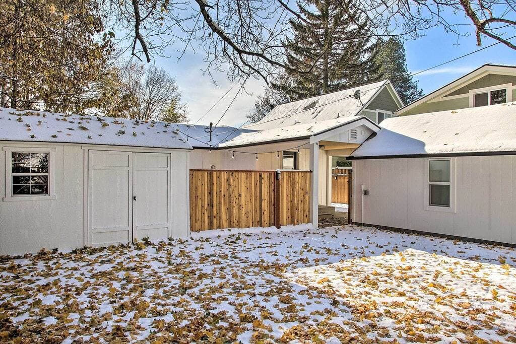 Foto 11 von 25: Cozy Coeur d'Alene Getaway w/ Fire Pit, Near Dtwn