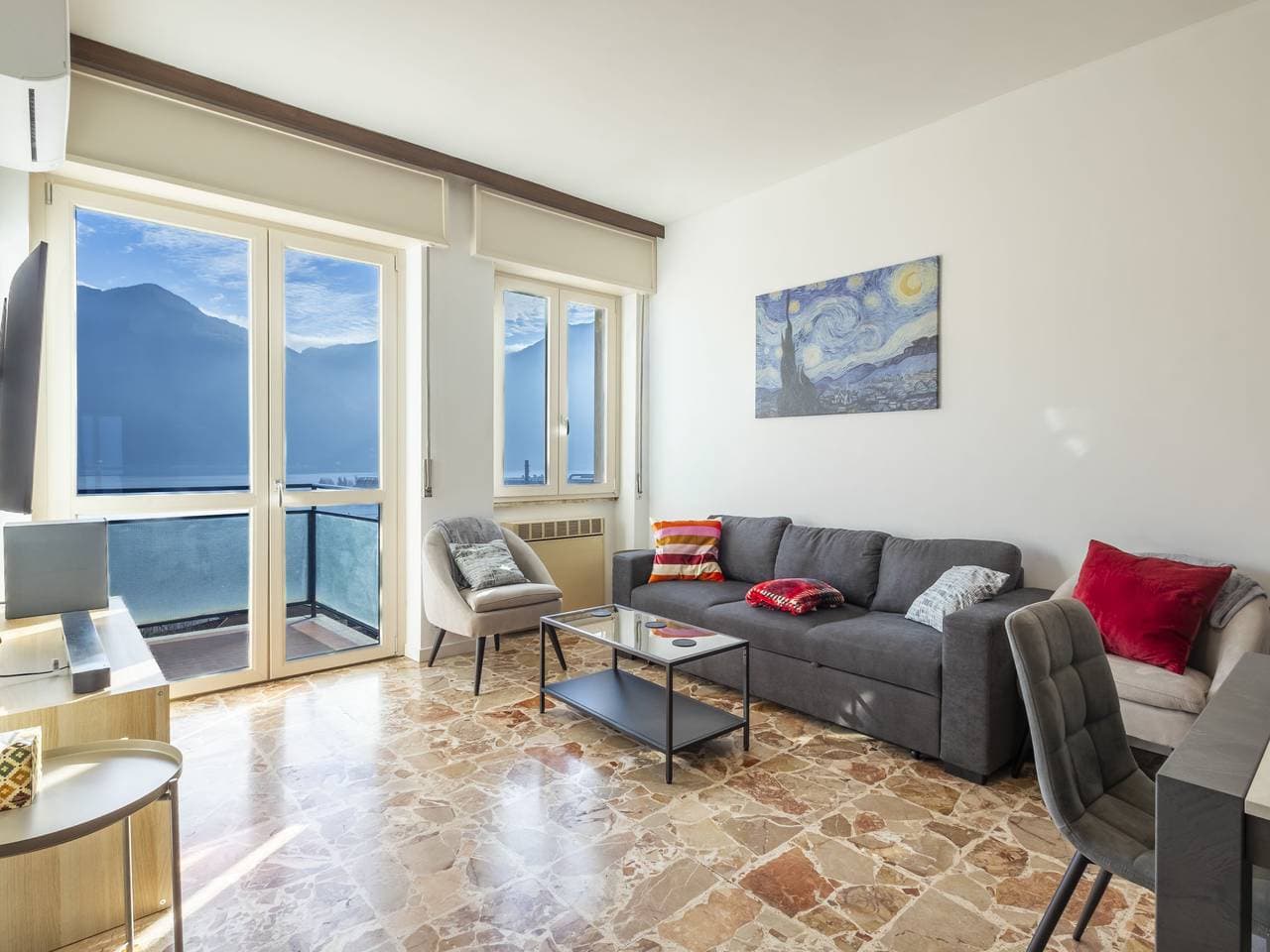 Komfortables Appartementhaus Lovere Balcony View 1