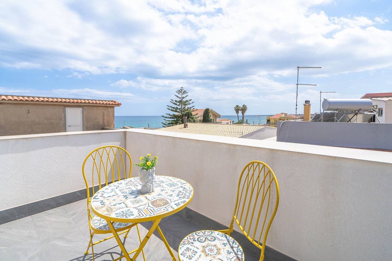 Foto 2 von 24: Ferienwohnung 'A Due Passi Dal Mare' mit Meerblick, Gemeinschaftspool und WLAN