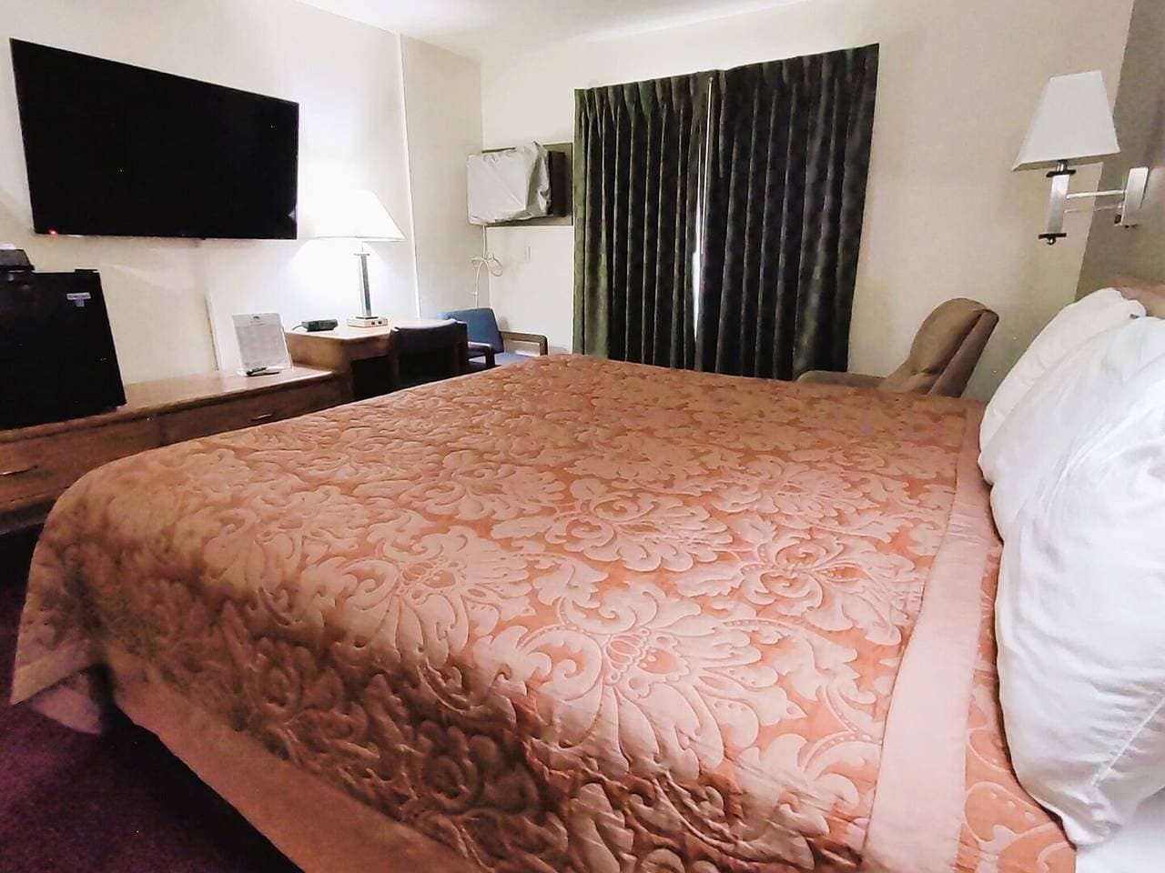 Foto 6 von 10: Staples | Entspannendes Queensize-Bett
