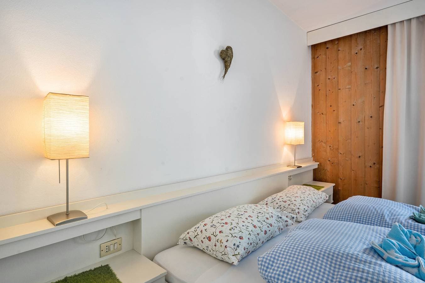 Foto 4 von 50: Biobauernhof Toellerhof 'Zimmer 4' mit Bergblick, Gemeinschaftspool und Wi-Fi