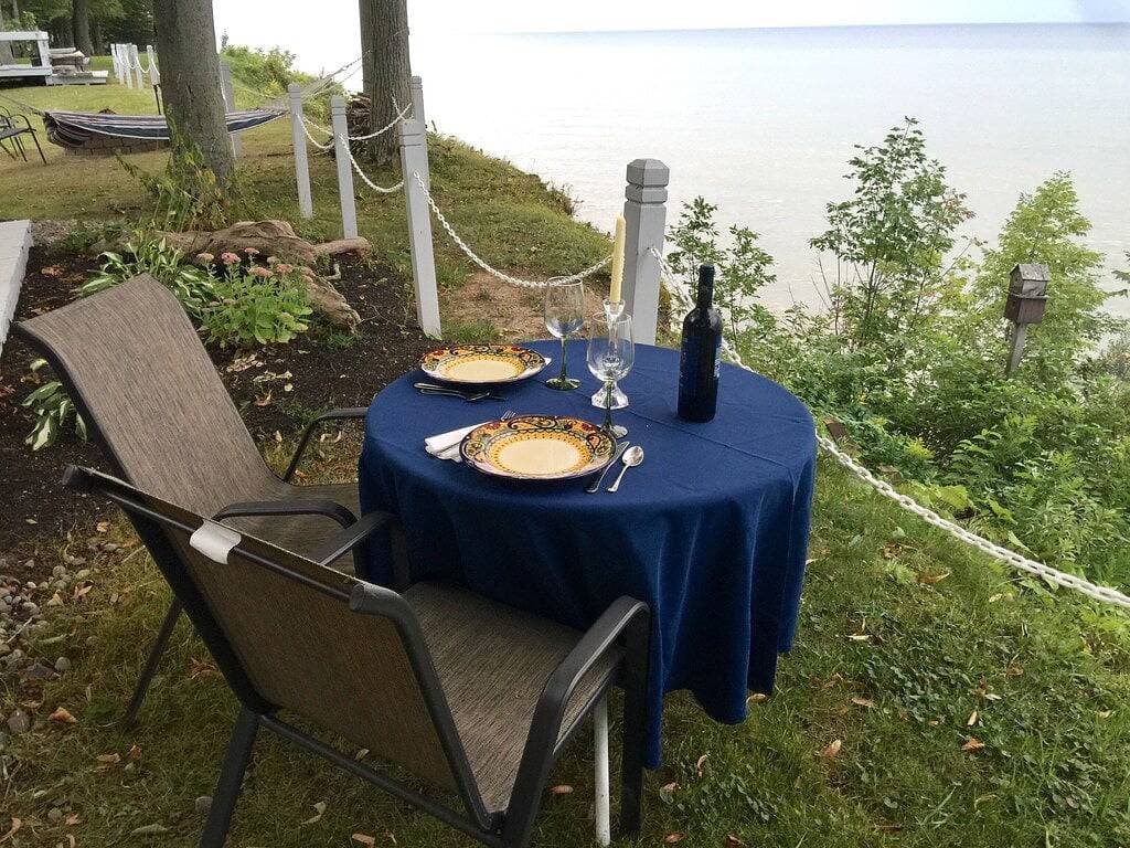 Foto 12 von 24: Spektakulärer Panoramablick auf den See in romantischer, privater Umgebung