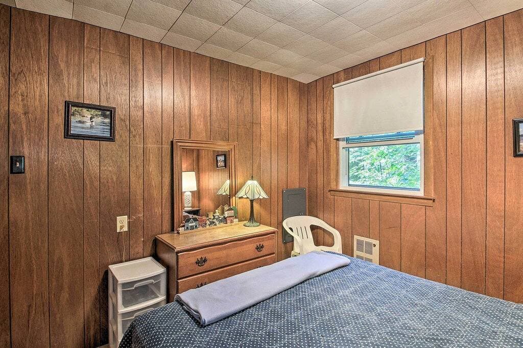 Foto 13 von 29: 'The Den' Raymond Home w/ 200 Feet of Sandy Beach!