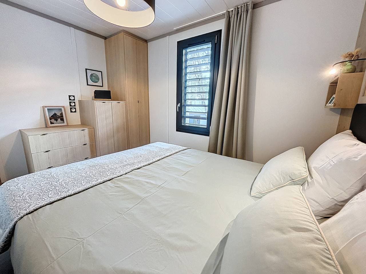 Foto 10 von 28: Luxuriöses Chalet mit beheiztem Pool, WLAN, 4 Schlafplätze, Strandnähe