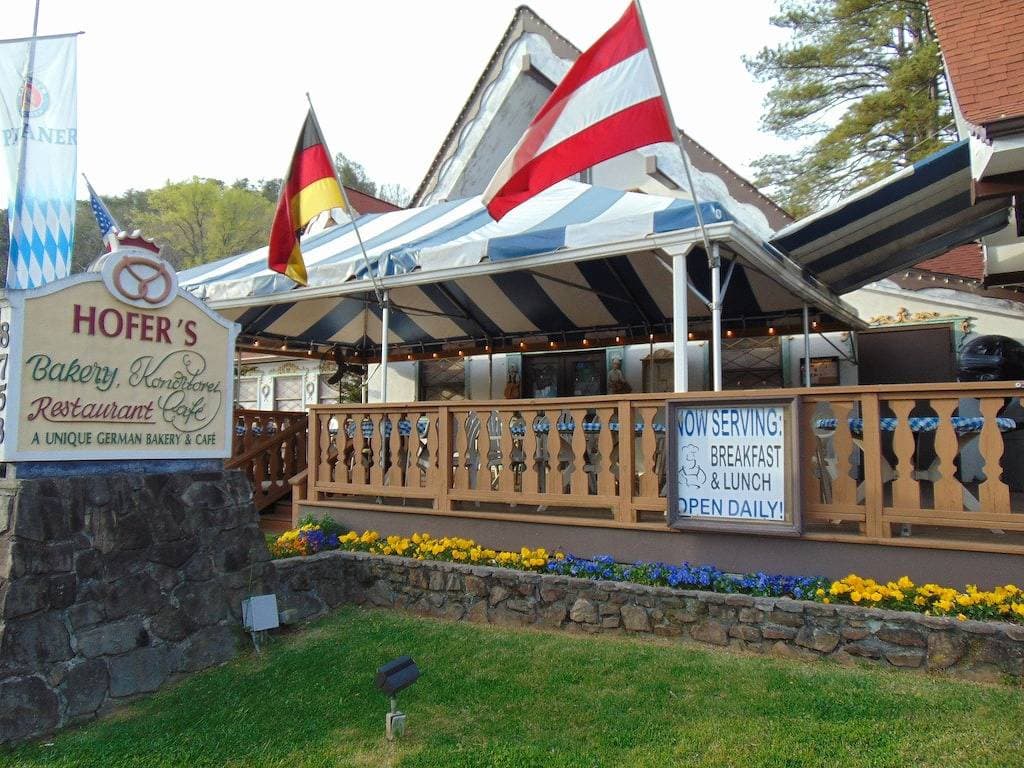 Foto 10 von 48: 3 Bezahlungsplan * Honeymoons * Hunde Ok * Netflix * Hot Tubs * Firepits * Pool Table * WIFI * Liebe