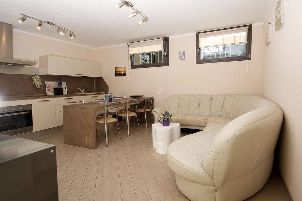 Foto 13 von 23: FeWo Farfalla mit Klima, Pool und Parkplatz mit Ladestation 22 kw, 250 Meter See
