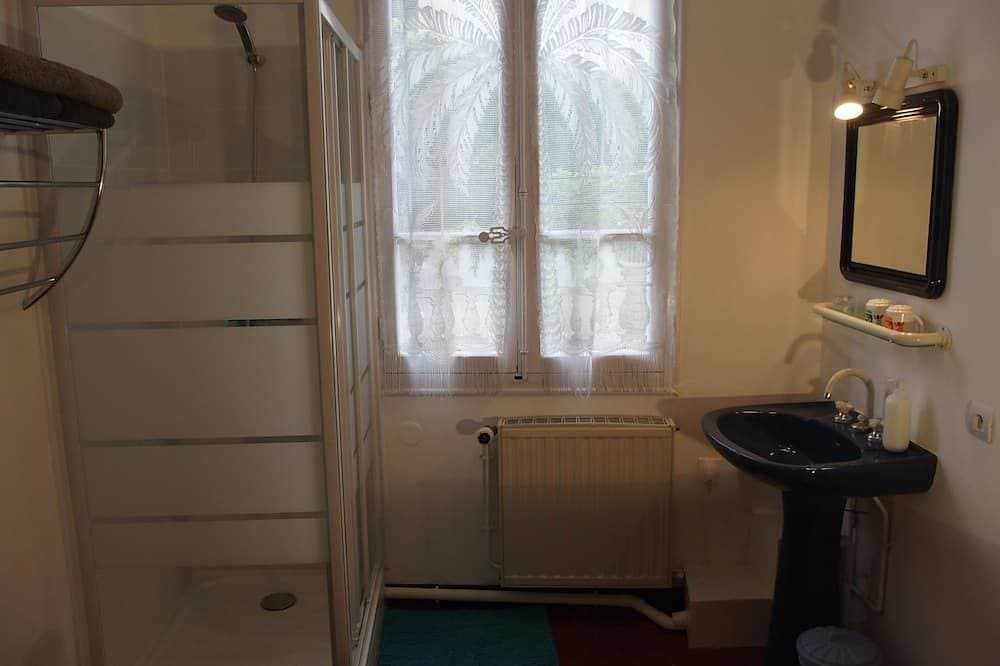 Foto 4 von 16: Ein Balkon über dem Meer. Ein Raum in der Stadt