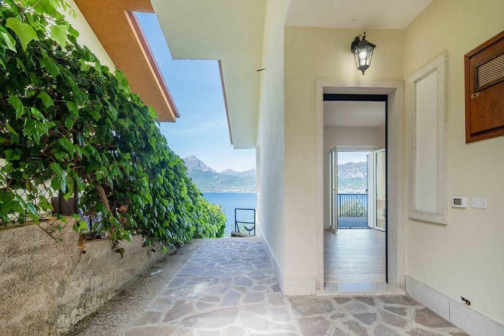 Foto 8 von 30: Privater Pool und herrlicher Seeblick