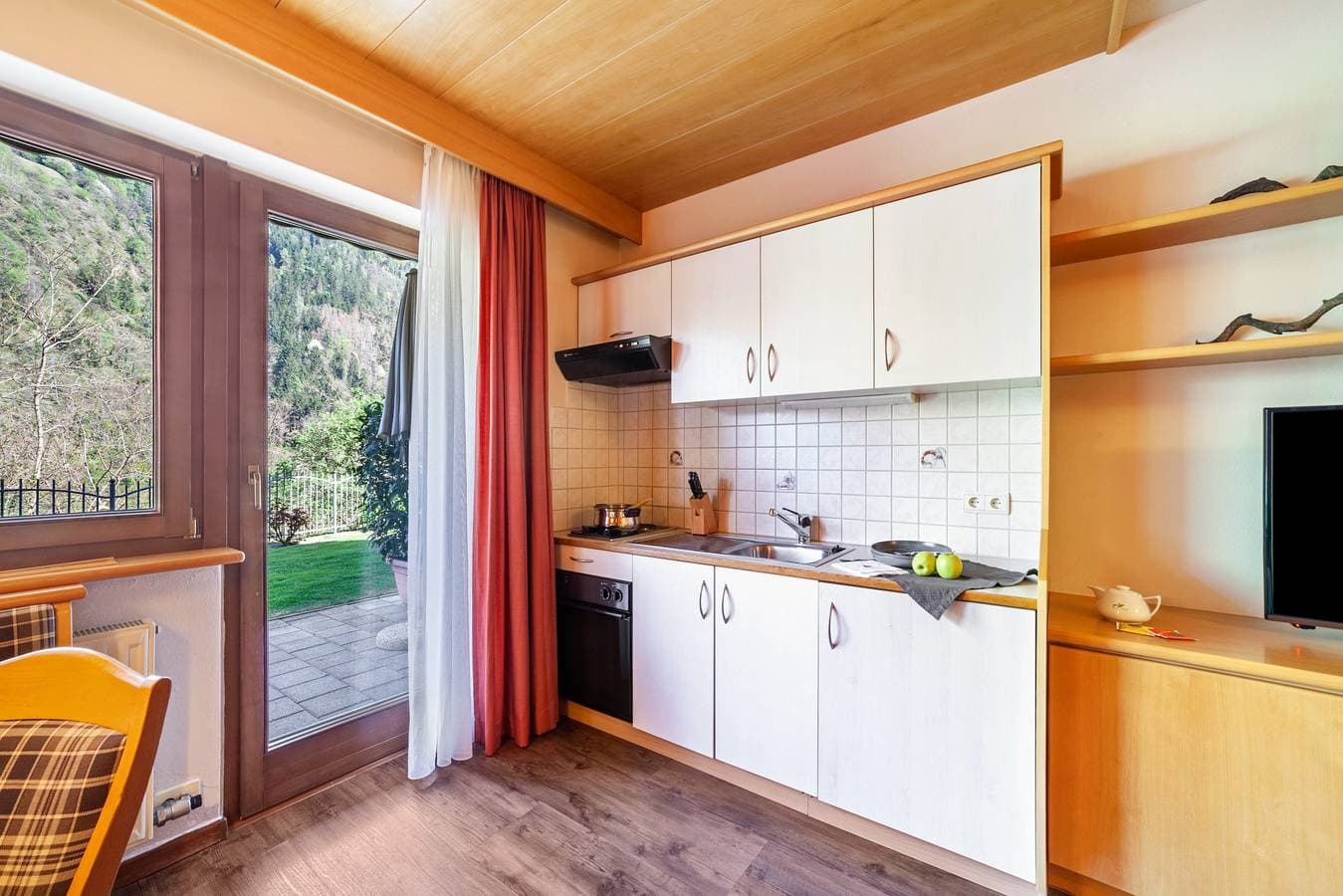 Foto 7 von 32: Ferienwohnung "Alpenhof Lodge Almrose" mit Bergblick, Pool & Sauna