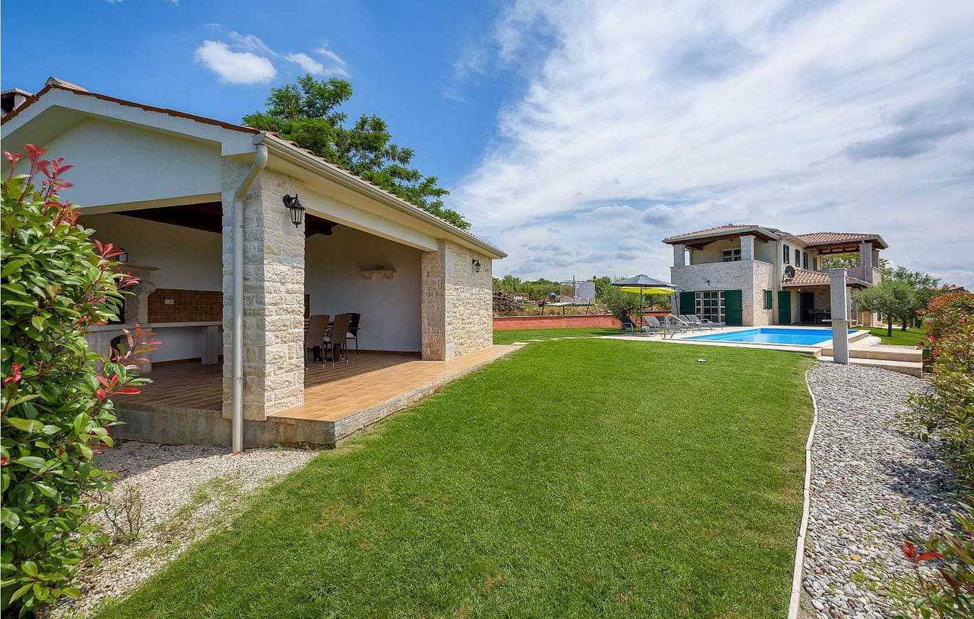 Charmante 2-Zimmer-Wohnung mit Terrasse, WLAN und Parkplatz in der Nähe des Labinci-Zentrums 1